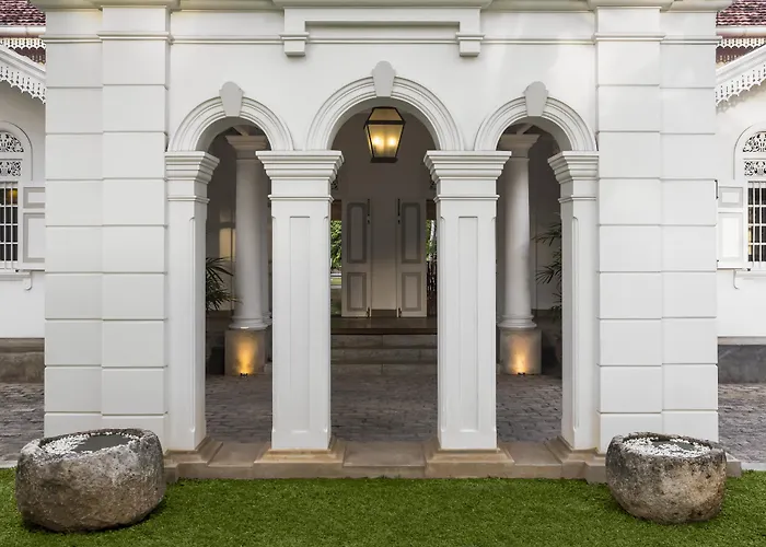 Maniumpathy Hotel